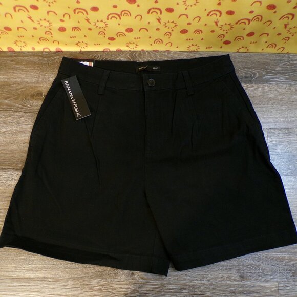 BANANA REPUBLIC Women's NWT Pleat Front Shorts Black Size 8 - Picture 1 of 5
